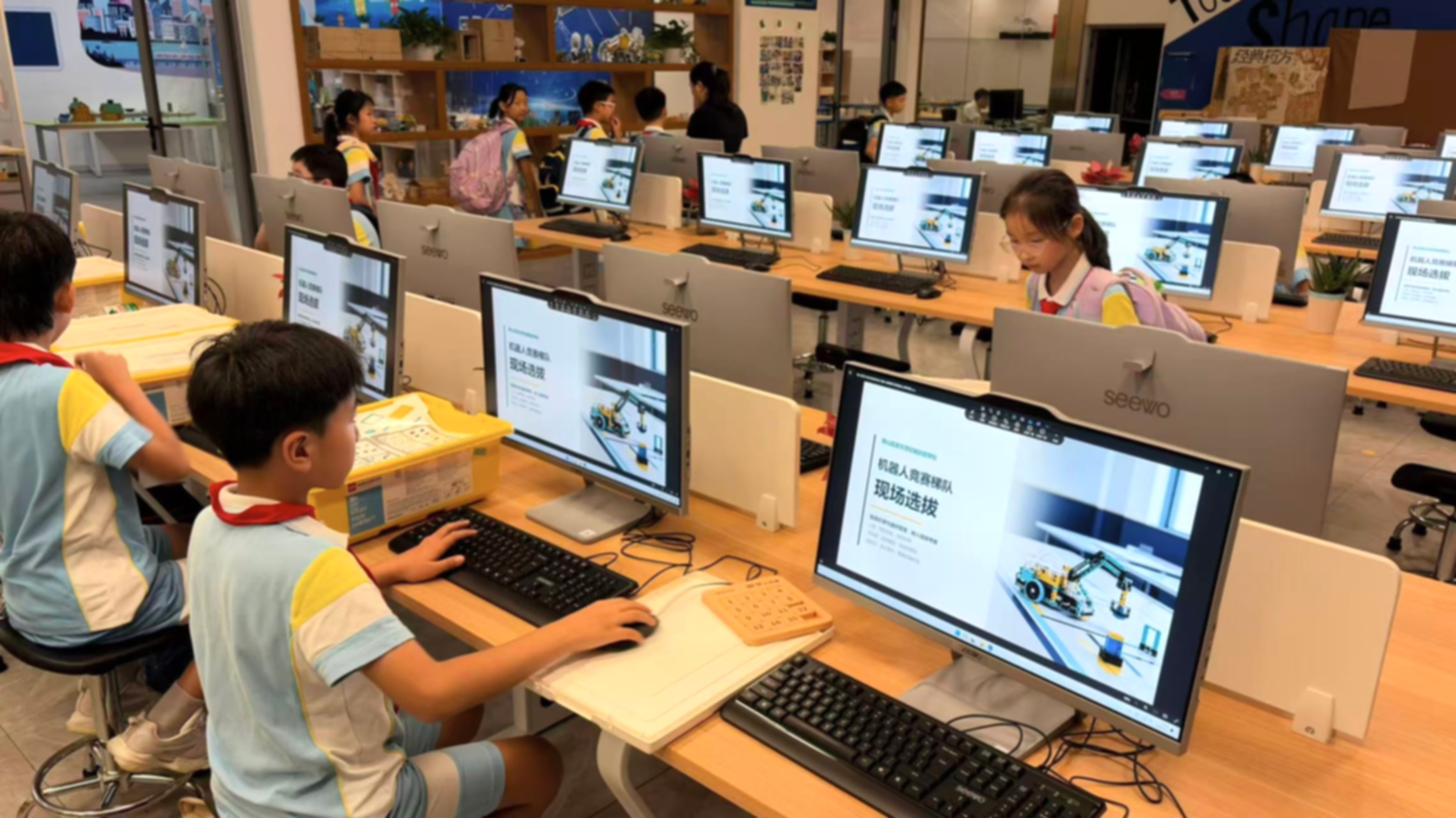 学生完成选拔任务,人物已做隐私处理